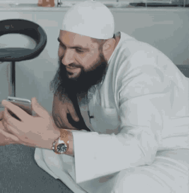 Hoblos Laughing GIF - Hoblos Laughing Looking GIFs