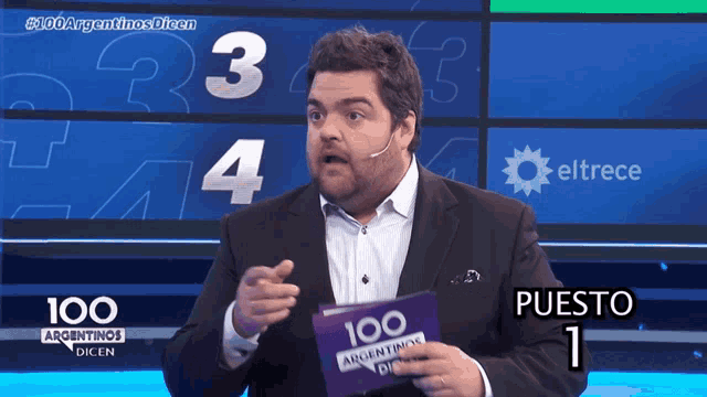 a man is holding a 100 argentinas dicen box