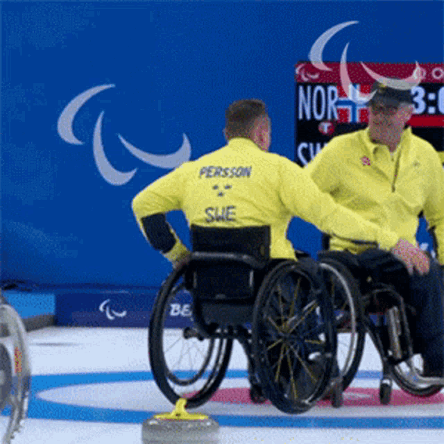 Tapping Your Back Wheelchair Curling GIF - Tapping Your Back Wheelchair Curling Ronny Persson GIFs