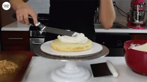 Making Cake Icing GIF - Making Cake Icing Frosting GIFs