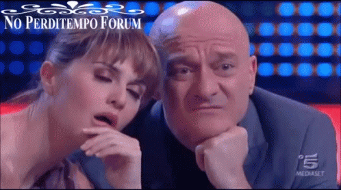 a bald man and a woman are sitting next to each other with the words no perditempo forum written above them