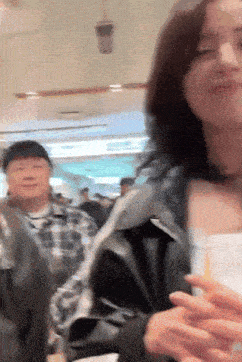 a blurry picture of a man and a woman in a restaurant