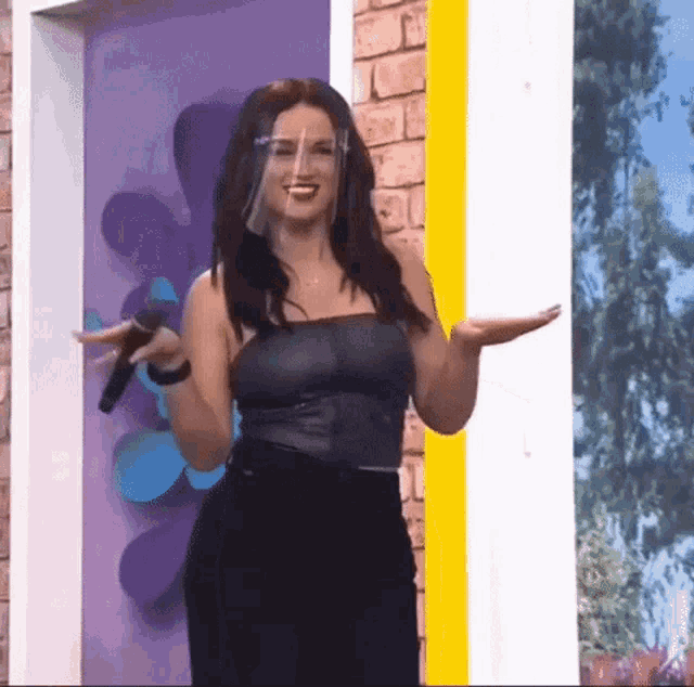 Angie Arizaga GIF