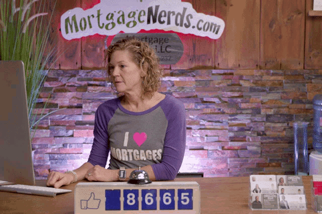 Pam Gustafson Pam Mortgage Nerds GIF - Pam Gustafson Pam Mortgage Nerds Head Shake GIFs