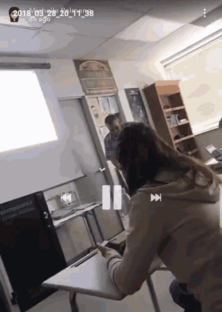Poduska Excuse Me GIF