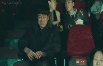 이재한 슬픔 눈물 쓸쓸 혼자 훌쩍 영화관 빈자리 시그널 GIF - Cho Jinwoong Sad Tears GIFs
