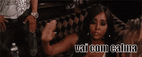 a woman sitting on a couch with the words vai com calma written above her