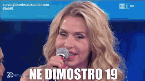 a woman singing into a microphone with the words ne dimostro 19 written on the bottom