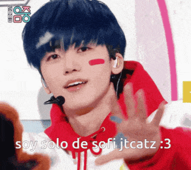 a boy with blue hair is wearing a red hoodie and says soy solo de sofi jtcatz