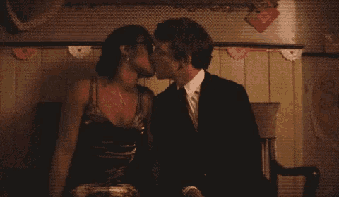 Caos Harvey Kinkle GIF