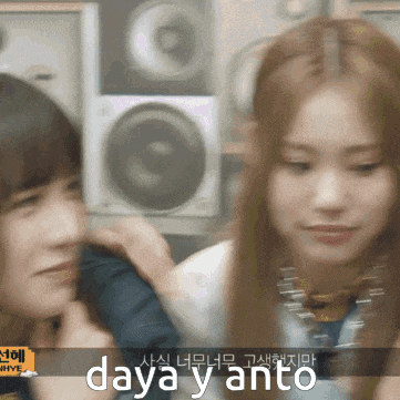 a blurred image of two girls with the words daya y anto in the corner