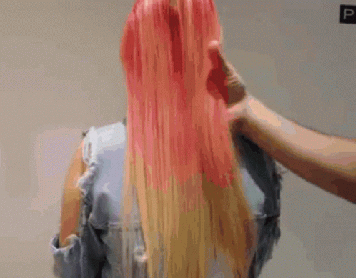 Marta Galuszewska Mvrt GIF - Marta Galuszewska Mvrt Pink Hair GIFs