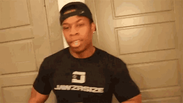 a man wearing a black shirt that says janzsize