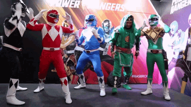 Comic Con Power Rangers GIF - Comic Con Power Rangers Kneel Down GIFs
