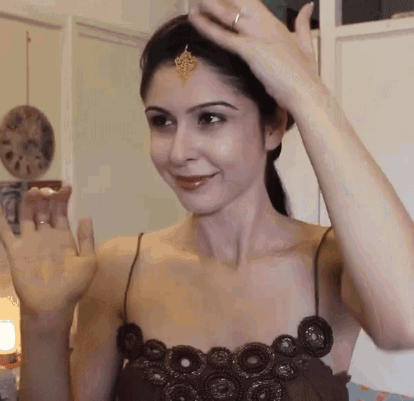 Scherezade Shroff Diwali GIF - Scherezade Shroff Diwali Fixing Hair GIFs