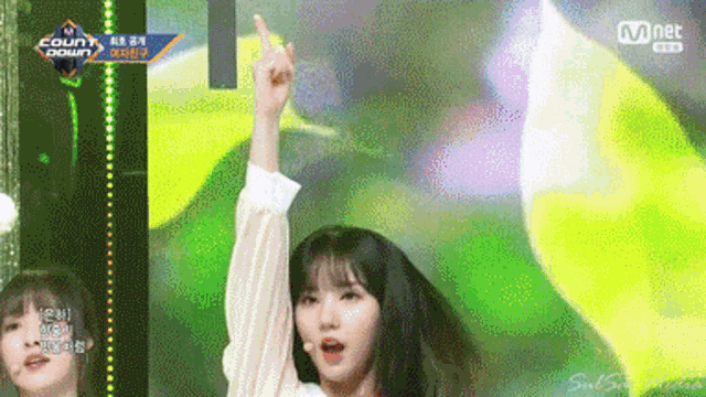a girl is giving the middle finger during a mnet show