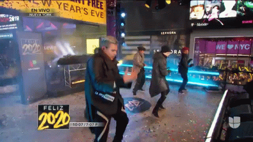 Bailando Reggaeton Lento GIF - Bailando Reggaeton Lento Times Square GIFs
