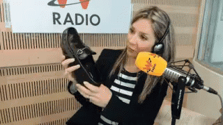 Vicky Davila Examina Los Zapatos Ferragamos De Gustavo Petro GIF - Vicky Davila Zapatos Ferragamo La W GIFs