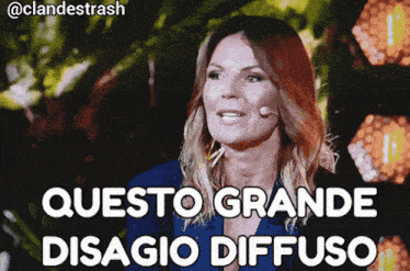 a woman speaking into a microphone with the words " questo grande disagio diffuso " written below her