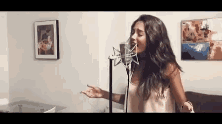 Maria Parrado Singing GIF - Maria Parrado Singing Recording GIFs