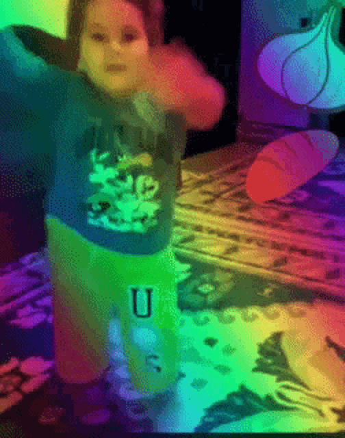 a little girl wearing a shirt that says u on the bottom