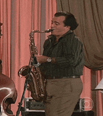 Tony Ramos Saxofone GIF