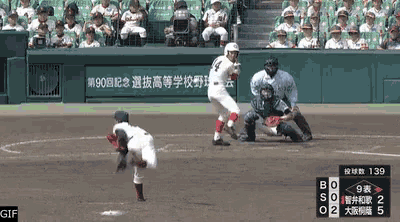 a baseball game is being played in a foreign language with a scoreboard showing the score of 9 to 2