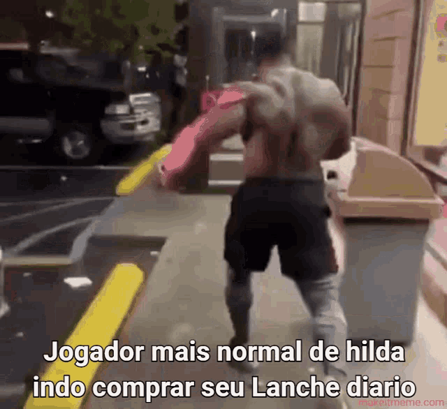 a man is walking down the street with the words jogador mais normal de hilda indo comprar seu lanche diario on the bottom