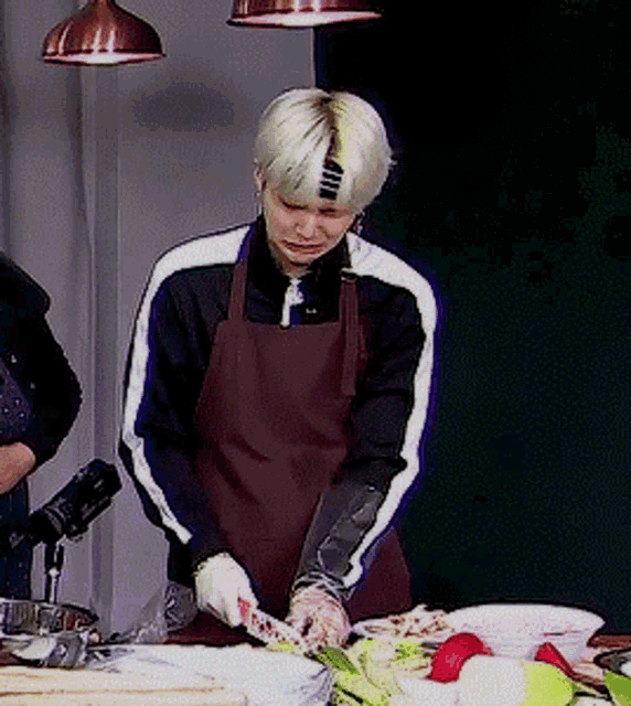 Kpop Preparing Food GIF - Kpop Preparing Food Crying GIFs