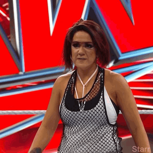 a woman stands in front of a red background with the word starr on it
