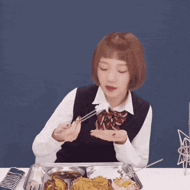 Hourlyksh Sohee Eating GIF - Hourlyksh Sohee Eating Kim Sohee GIFs