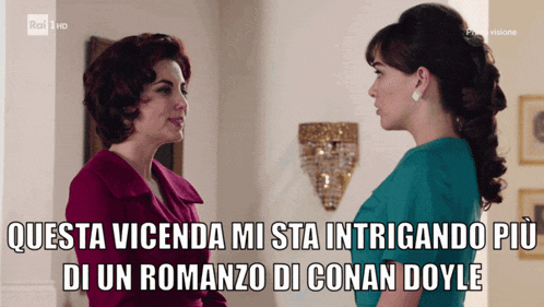 two women standing next to each other with the caption questa vicenda mi sta intrigando