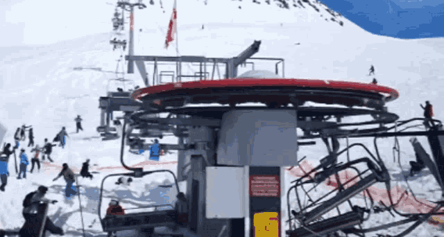 a ski lift has a yellow sign that says ' l ' on it