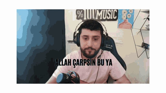 a man wearing headphones with the words allah carpsin bu ya written below him