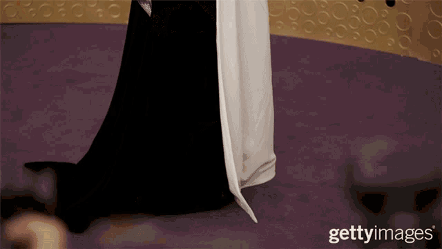 Dress Showing Off GIF - Dress Showing Off Viola Davis GIFs