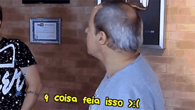 a man with a bald head says a coisa feia isso :)