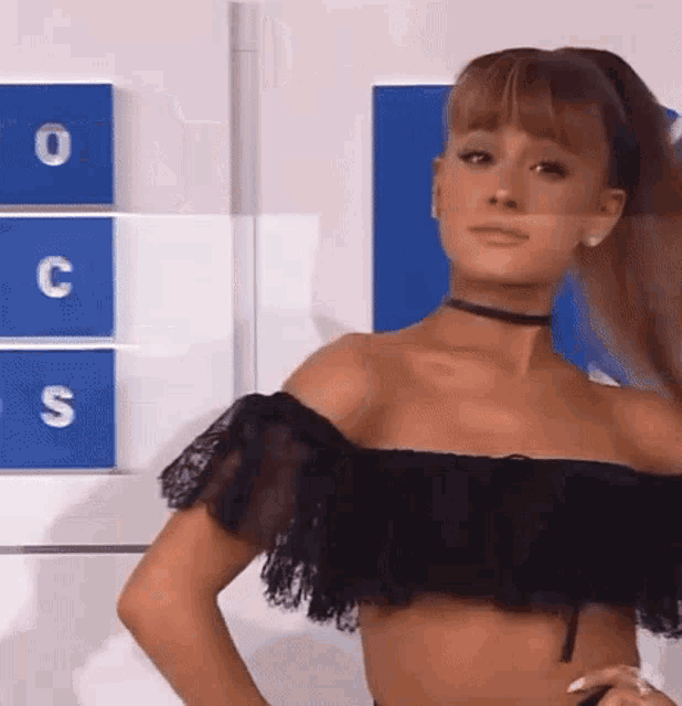 Nickiender Beygrnd GIF - Nickiender Beygrnd Ariana Grande GIFs
