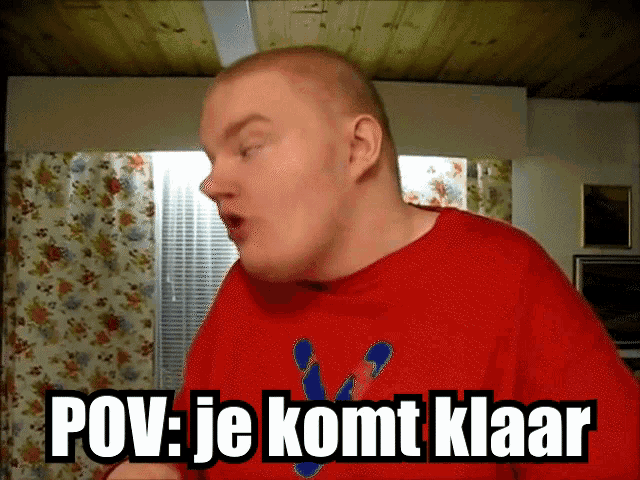 a man in a red shirt with the words pov je komt klaar on the bottom