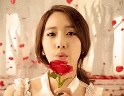 Snsd Yoona GIF - Snsd Yoona Flower GIFs