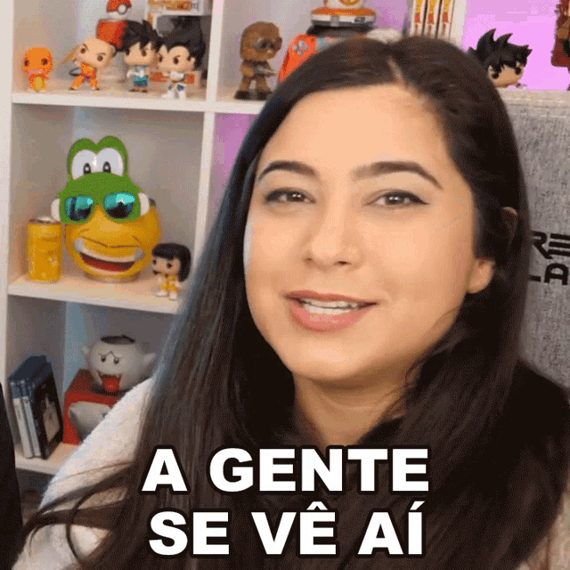 a woman wearing sunglasses says " a gente se ve ai " in a foreign language