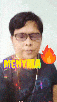 a man wearing sunglasses and a black shirt has a sticker that says menyala