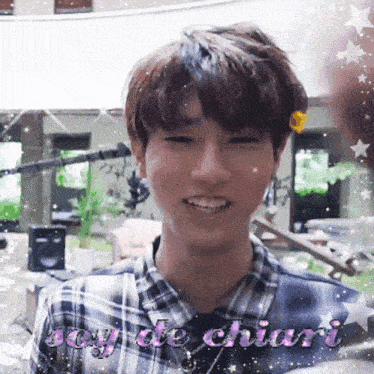 a boy in a plaid shirt is smiling and the words soy de chiari are visible in the background