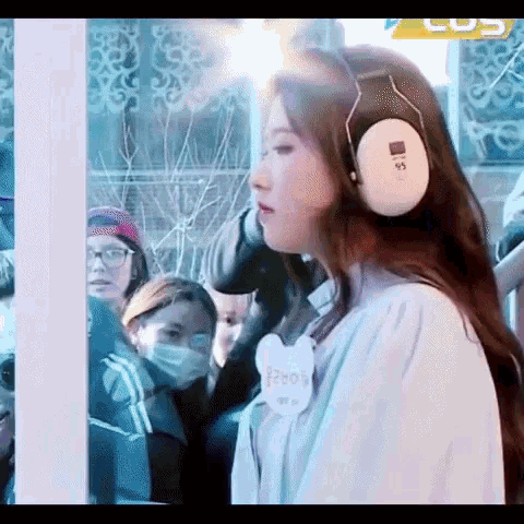 Olivia Hye Loona GIF - Olivia Hye Loona Slowly GIFs