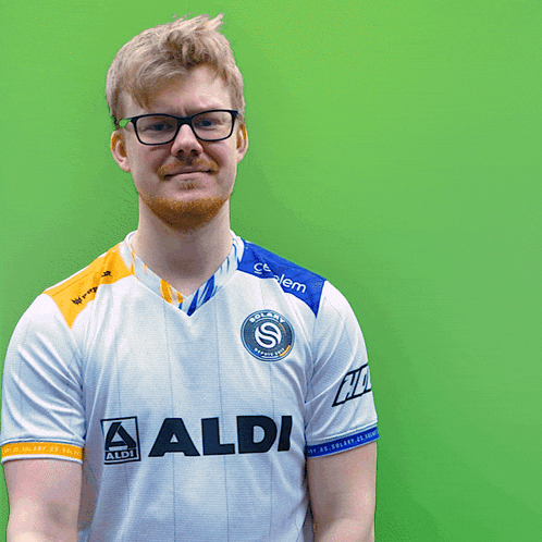 a man wearing a white shirt that says aldi on the front