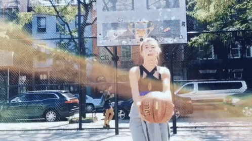 Hailey Baldwin Basketball GIF - Hailey Baldwin Basketball Fail GIFs