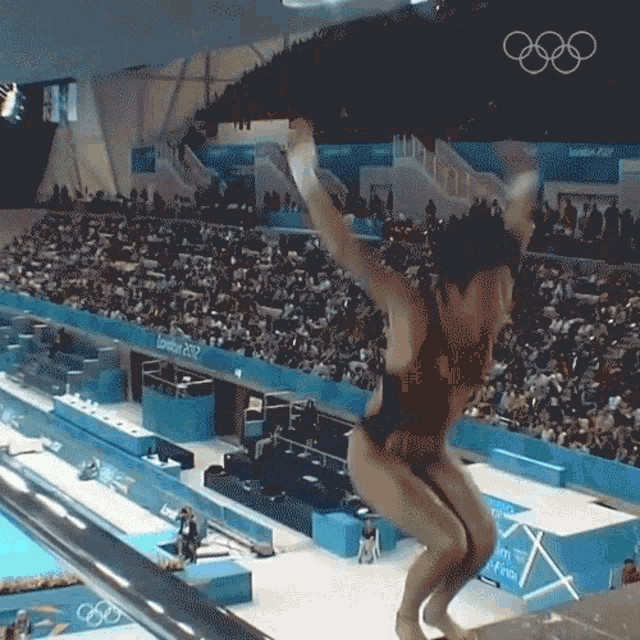 Spinning Dive Chen Ruolin GIF - Spinning Dive Chen Ruolin Olympics GIFs