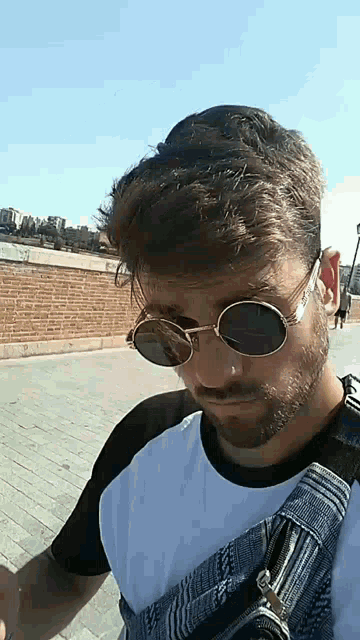 Hair Fixed Sunglasses GIF - Hair Fixed Sunglasses Selfie GIFs