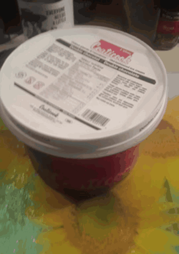 Coaticook Ice Cream GIF - Coaticook Ice Cream Container Of Ice Cream GIFs