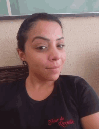 a woman wearing a black shirt that says " fleur de rocaille " on it
