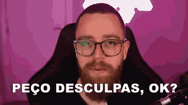 a man with glasses and a beard is asking " peco desculpas ok "